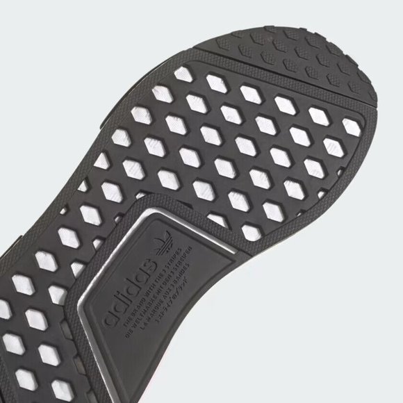 Athletic_Shoes